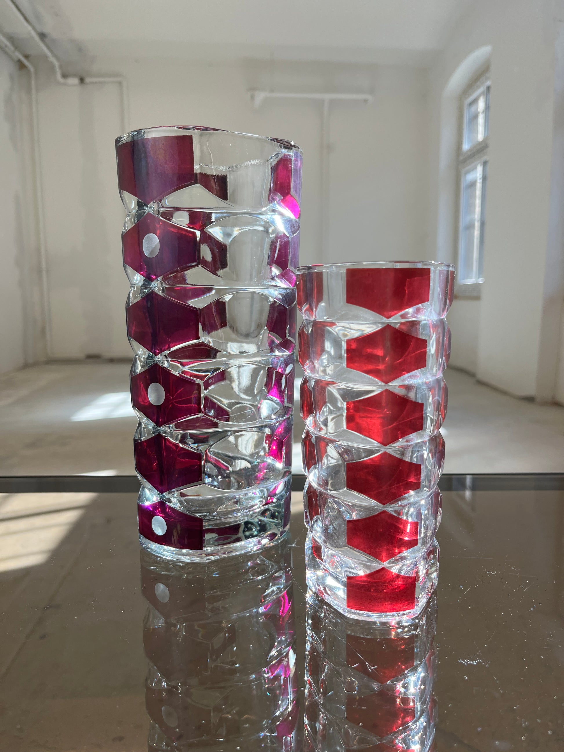 Set: 2 Vasen weinrot Glas von J.G. Durand für Luminarc