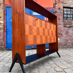 Regal Teak mit Minibar auf neuen Holzfüßen aus Dänemark