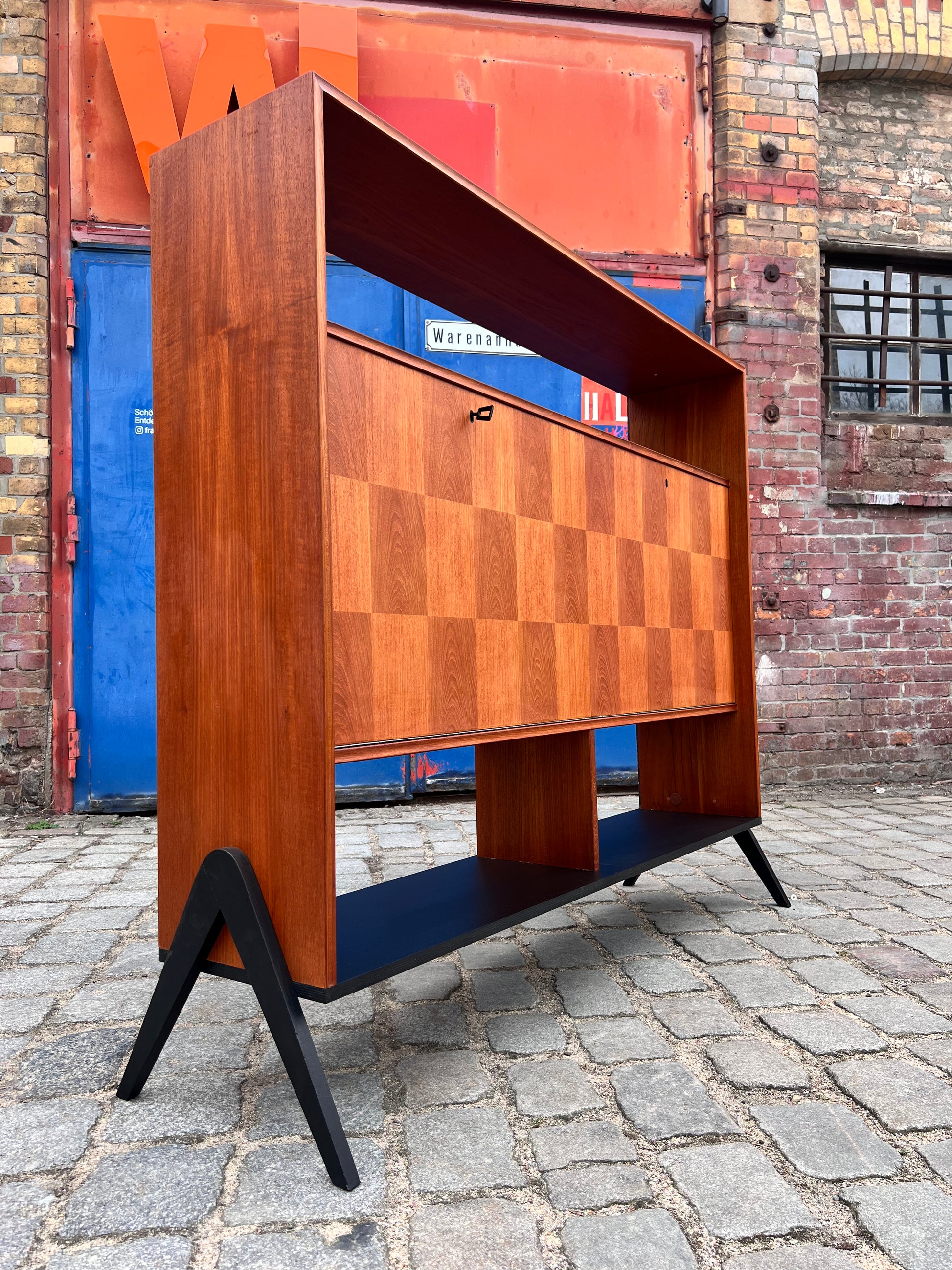 Regal Teak mit Minibar auf neuen Holzfüßen aus Dänemark