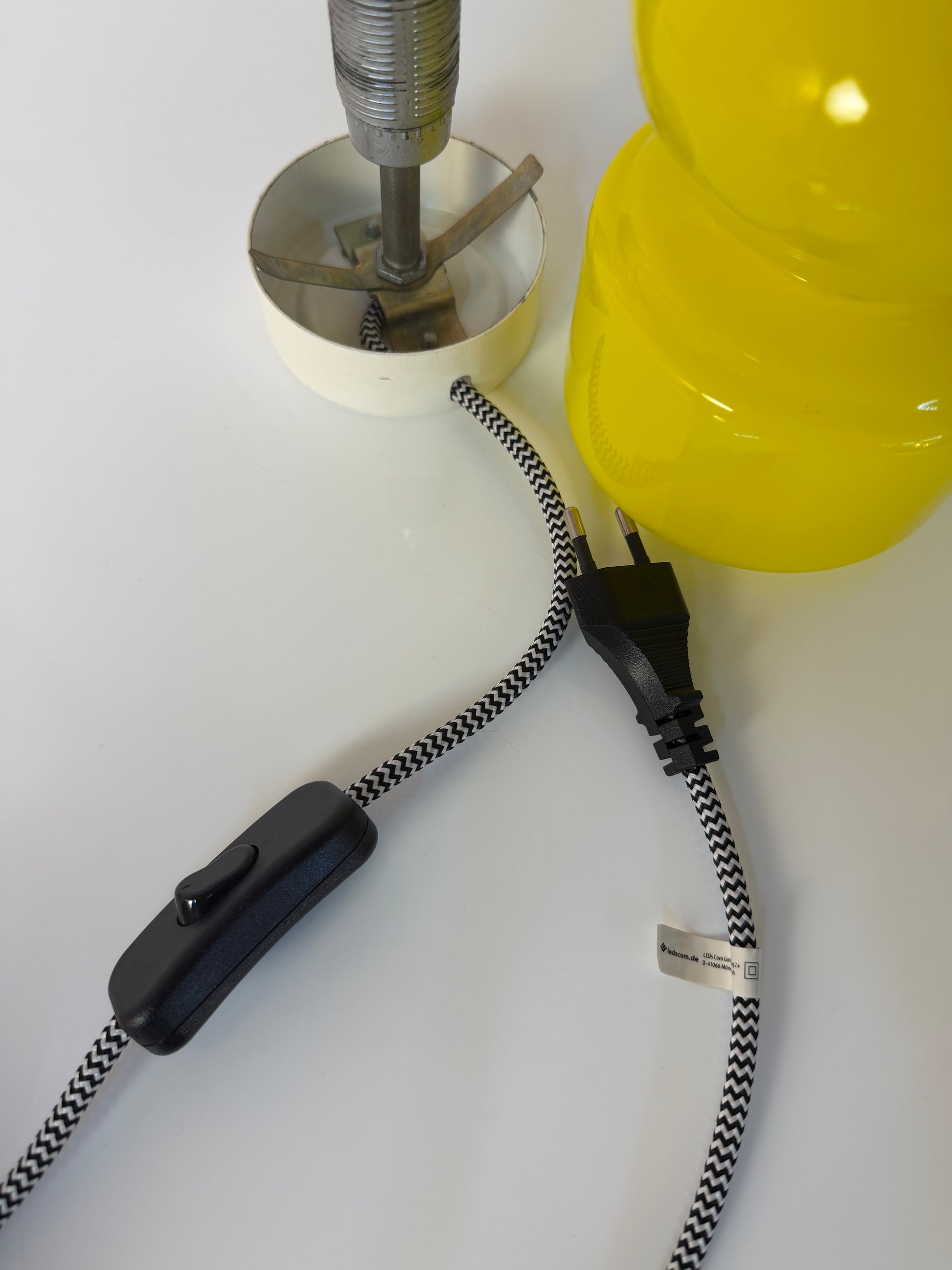 Tischlampe sonnengelb Opalglas