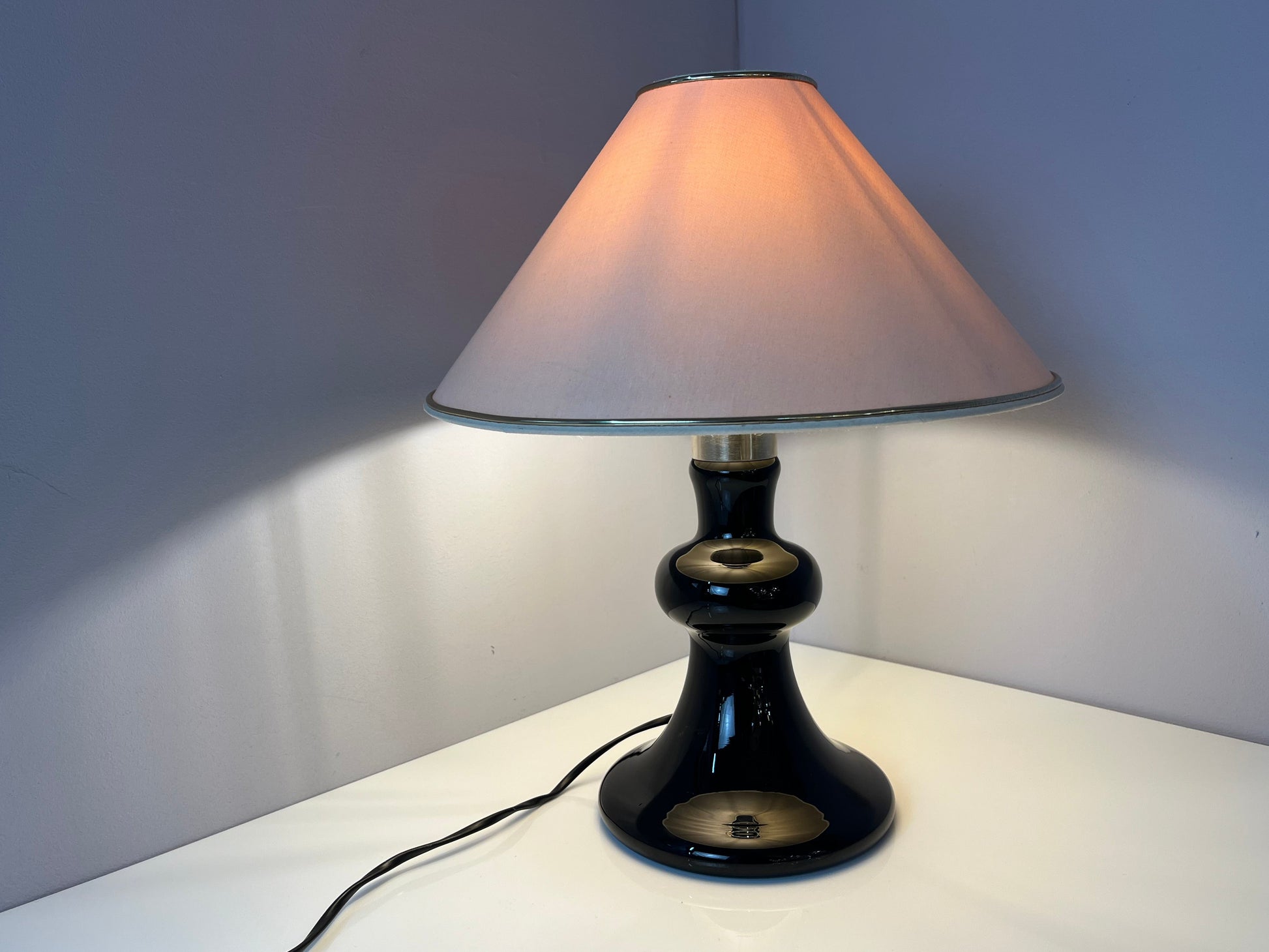 Tischlampe Backgammon Opal schwarz von Holmegaard