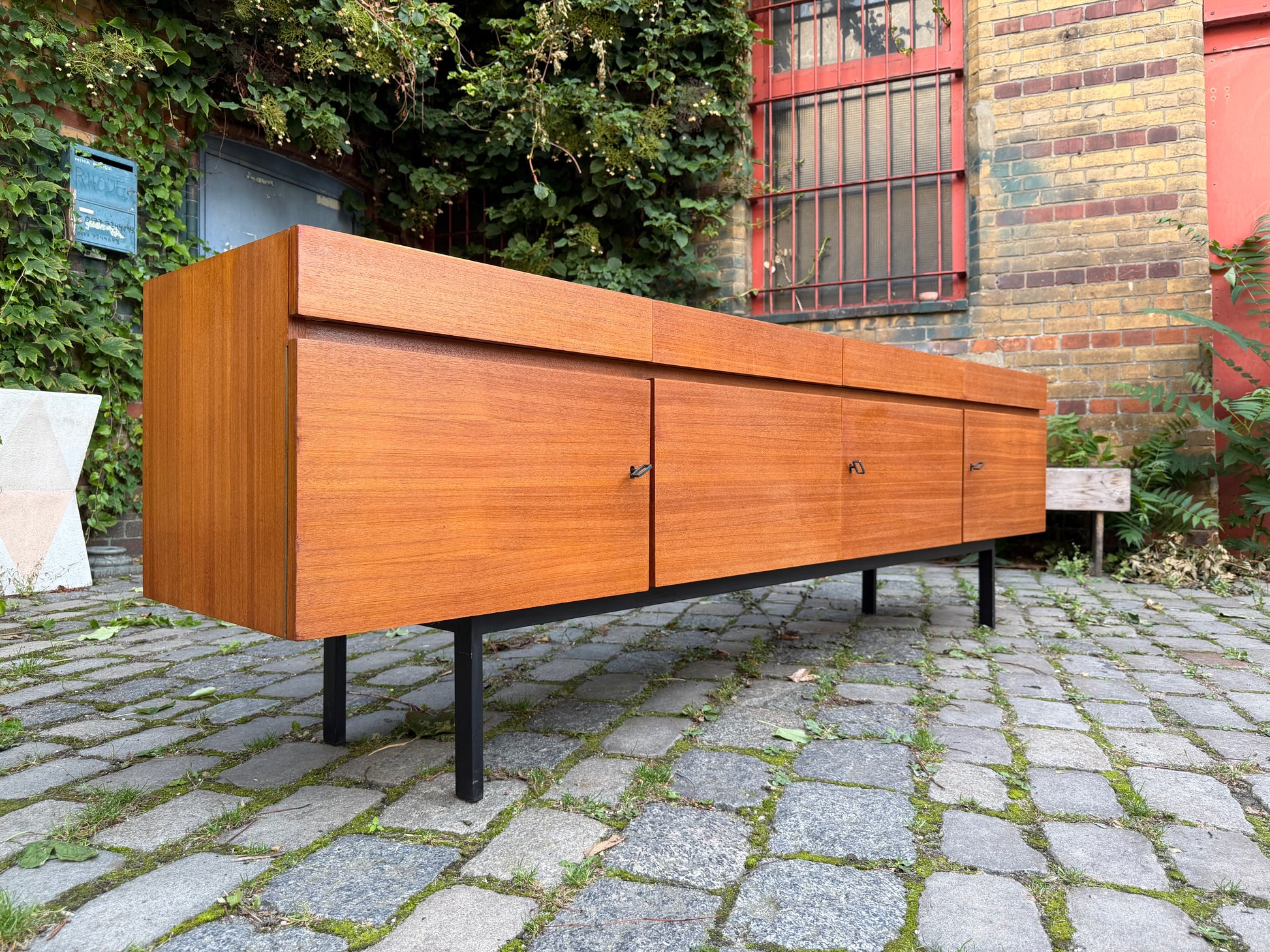 XXL Sideboard Teak mit Schloss aus Deutschland