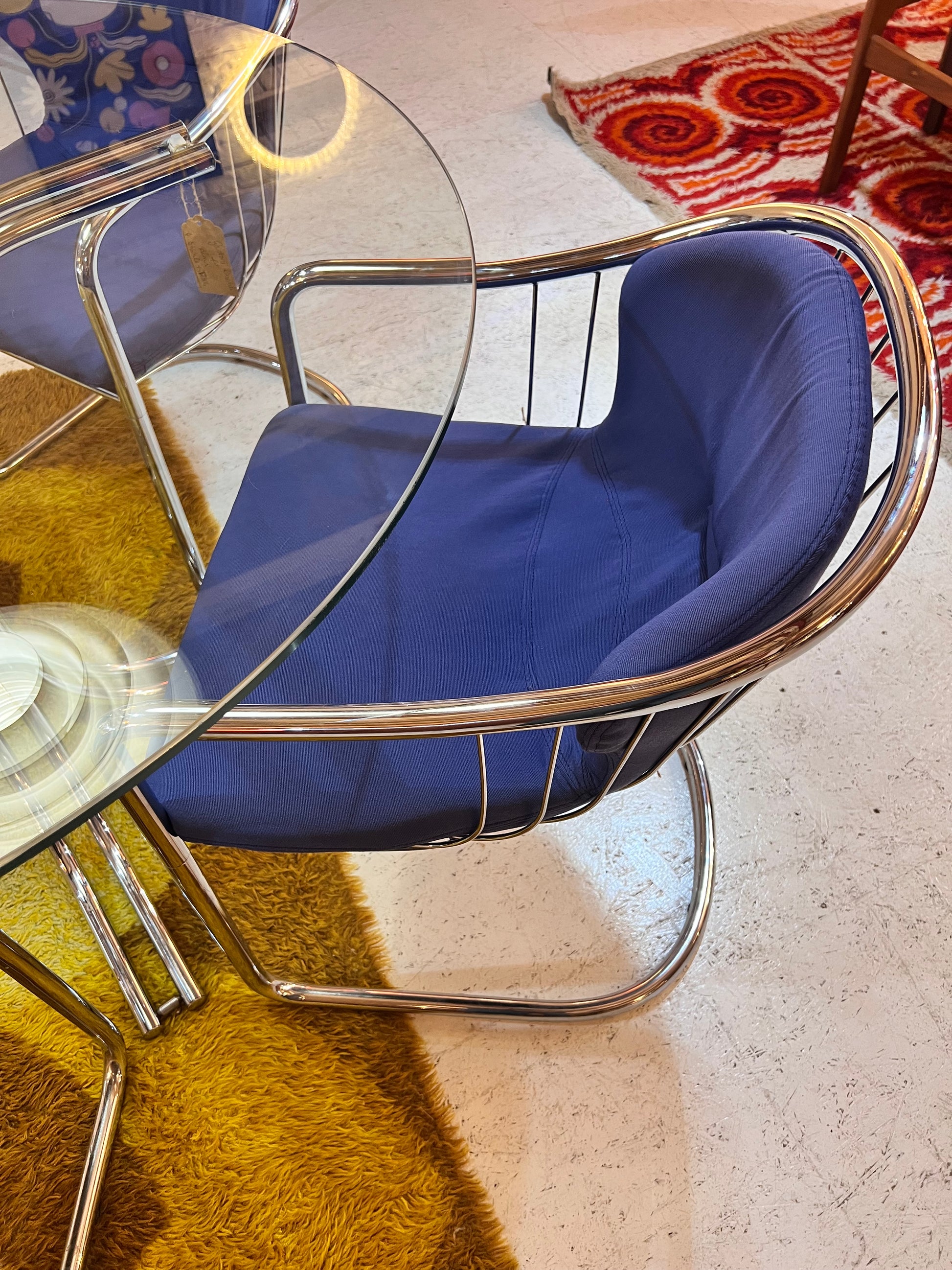 Set: 4x Freischwinger Chrom blau und runder Glastisch von Gastone Rinaldi für Alma