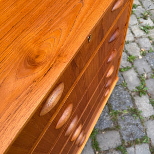 Kommode Teak mit Muschelgriffen aus Dänemark