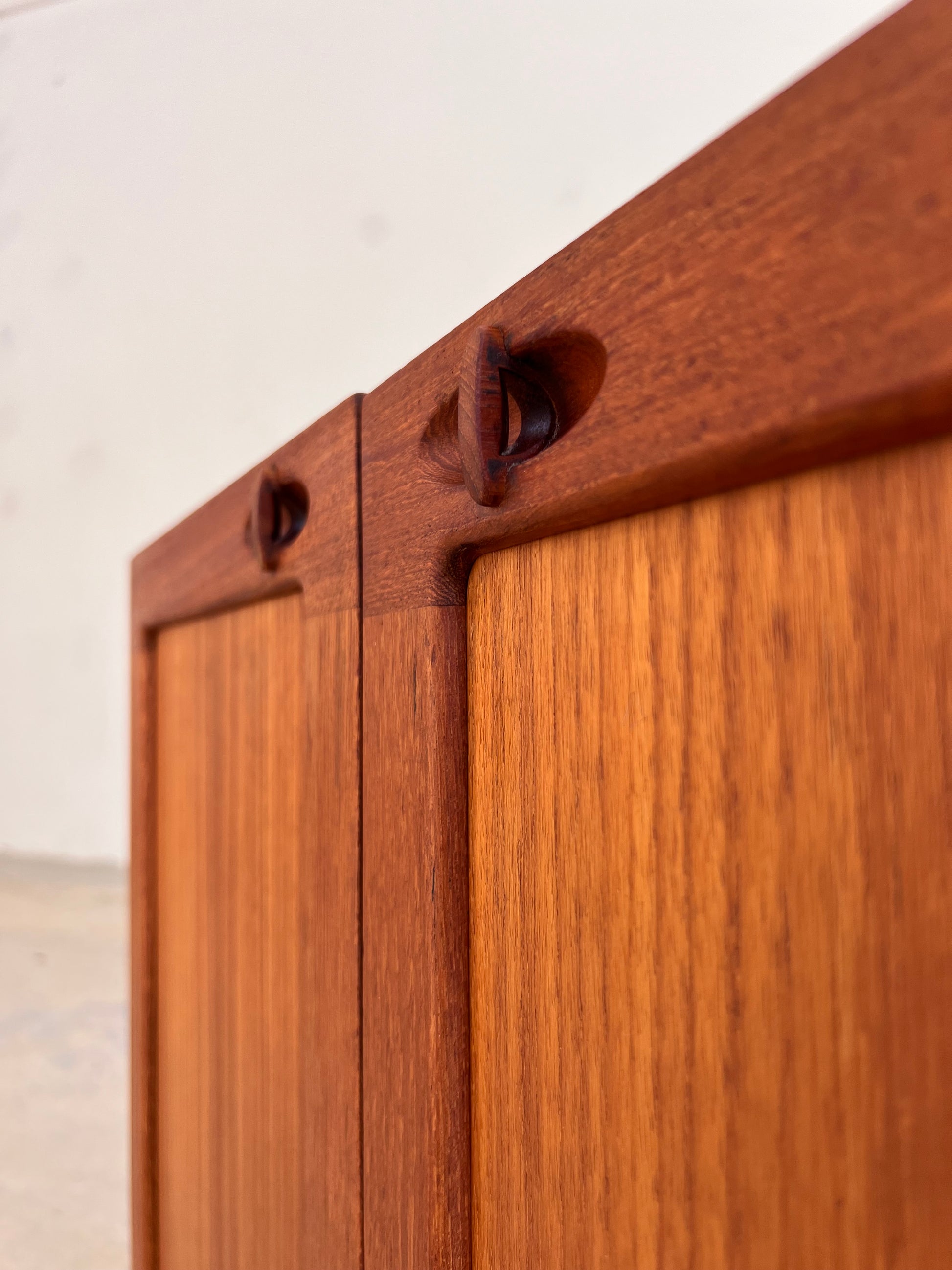 Kommode Teak mit Flügeltüren & neuen Chromfüßen von H. W. Klein für Bramin