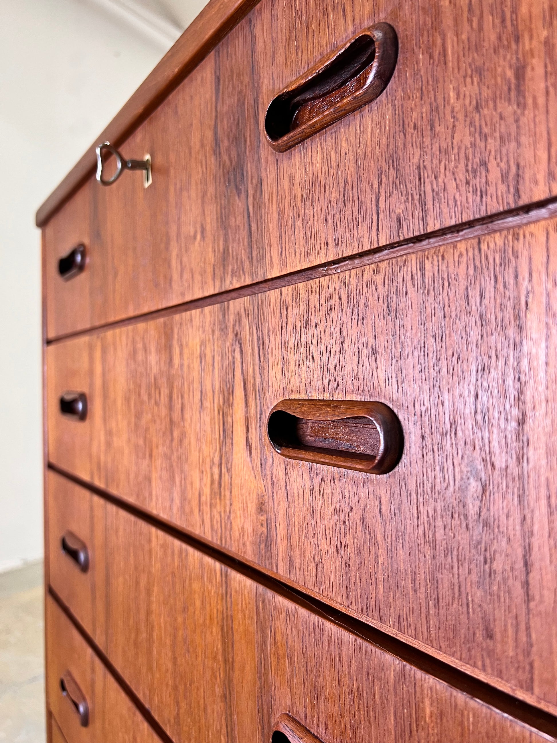 Kommode Teak mit Schloss aus Dänemark