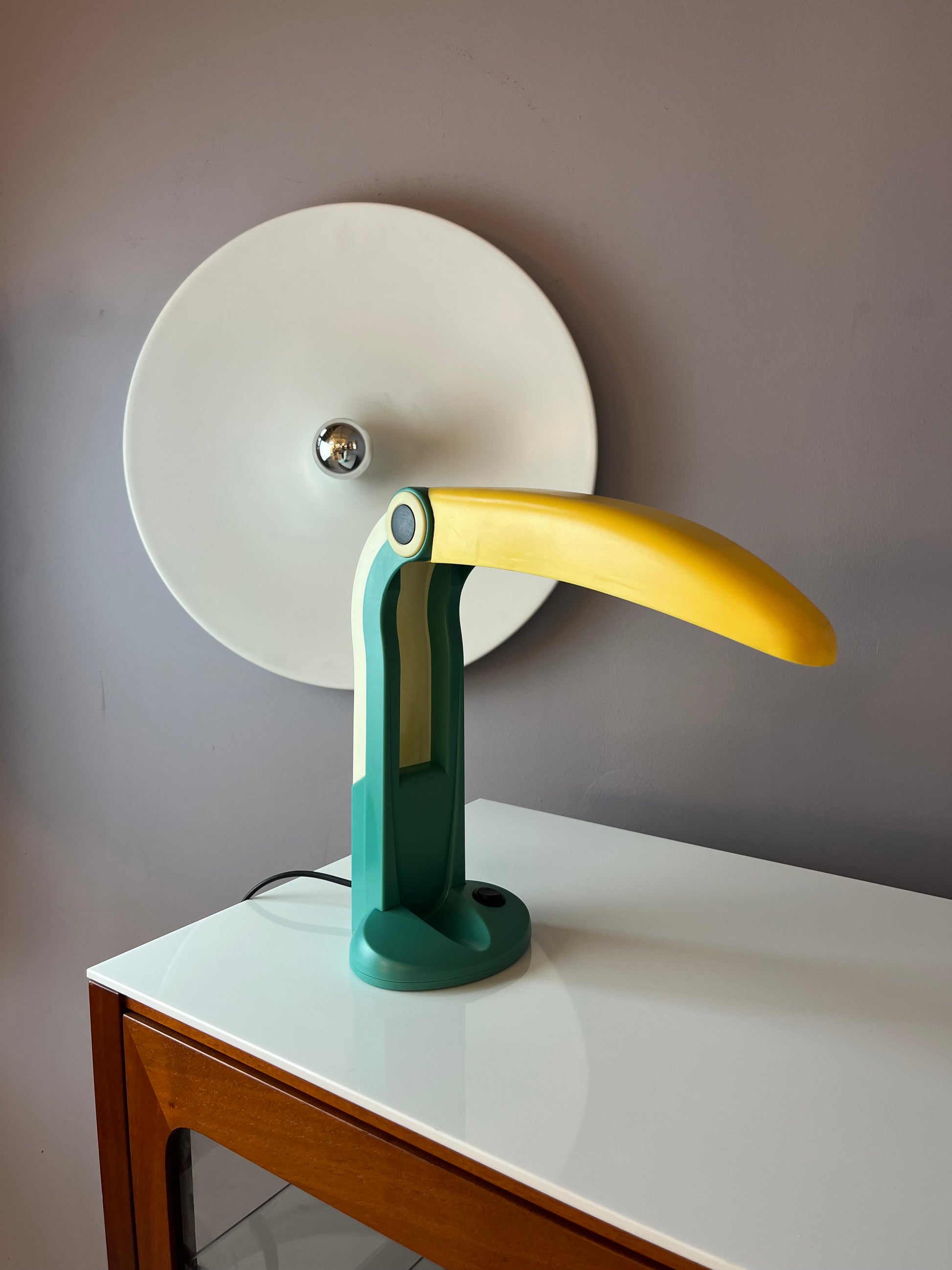 Tischlampe Toucan klein grün gelb von H.T. Huang