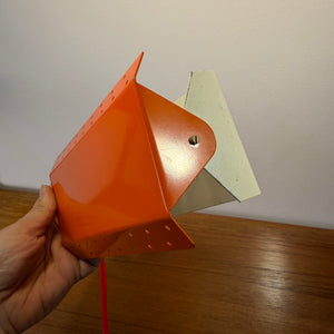 Wandlampe E.S. Horn orange mit beweglichen Visier