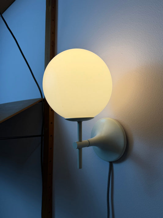 Wandlampe weiß Opalglas von Max Bill für Temde