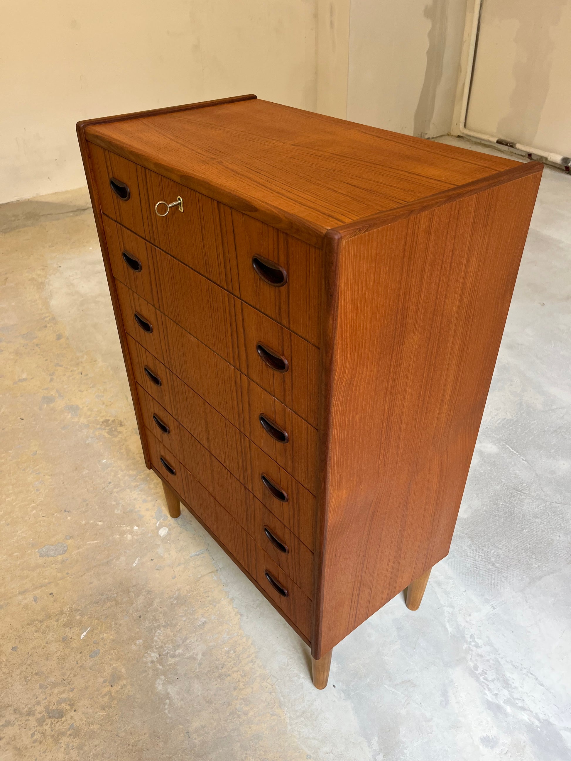 Kommode Teak mit Schloss aus Dänemark