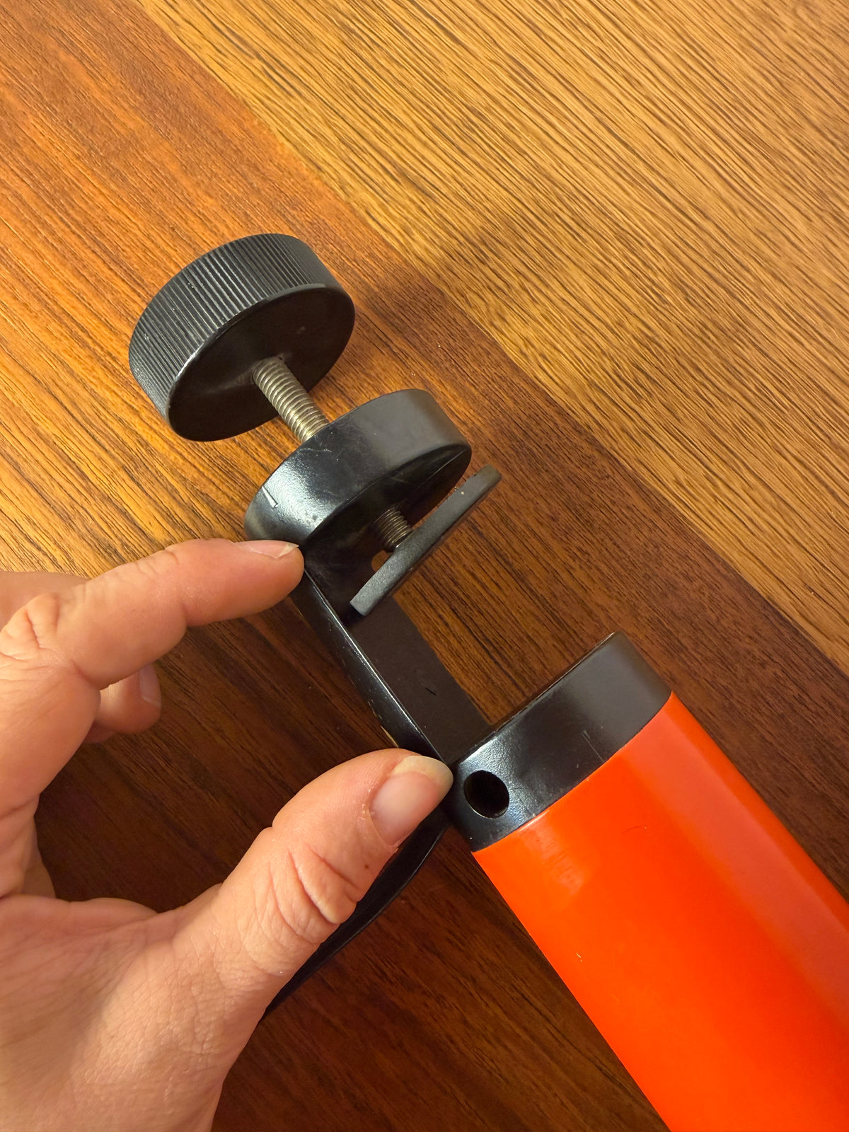 Klemmlampe orange schwarz aus Dänemark