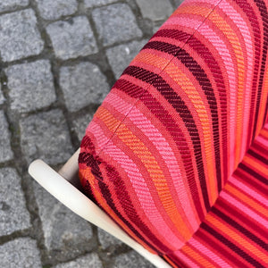 Sessel 70er pink gestreift