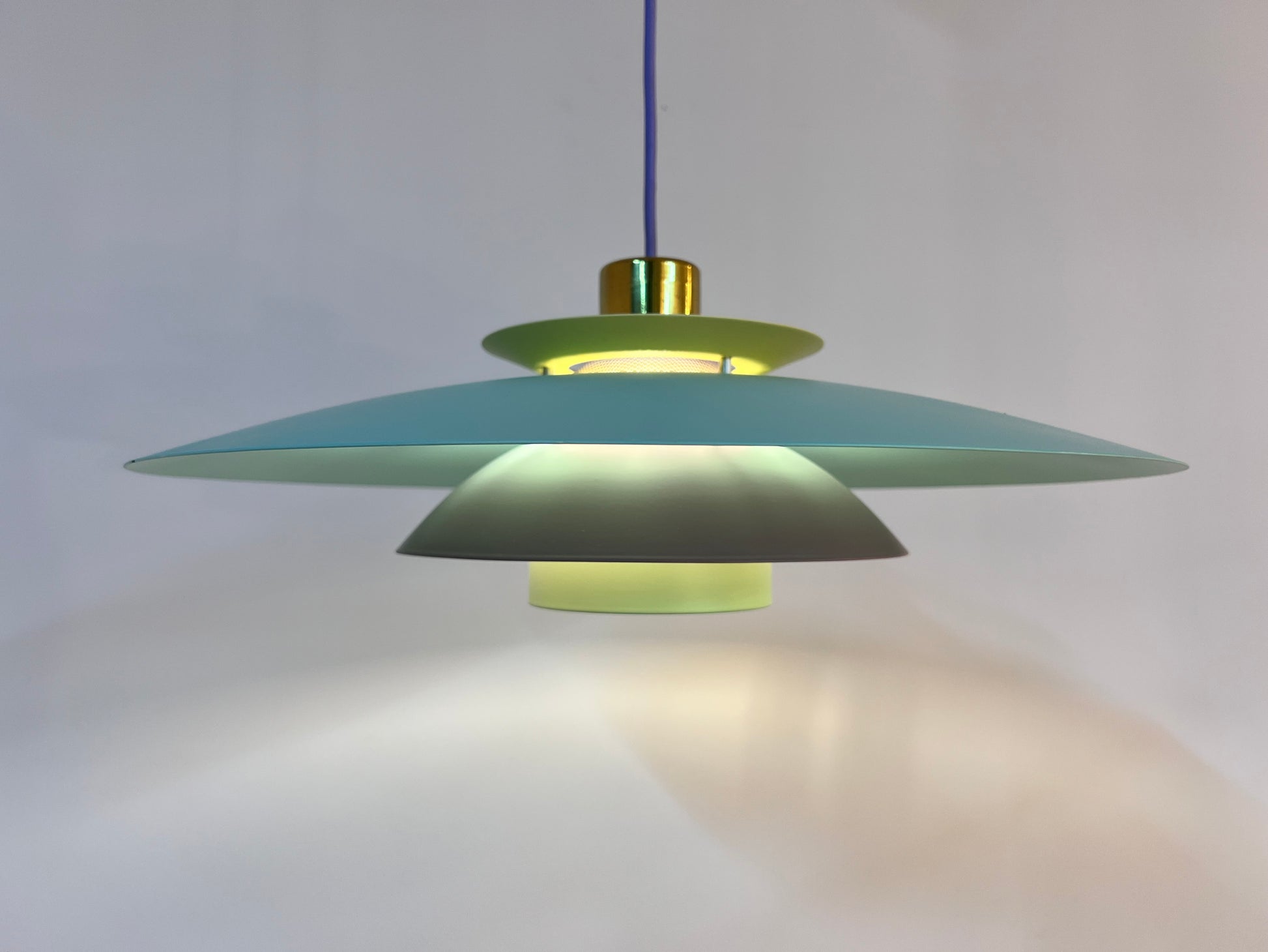 Lamellenlampe neu lackiert, Dänemark
