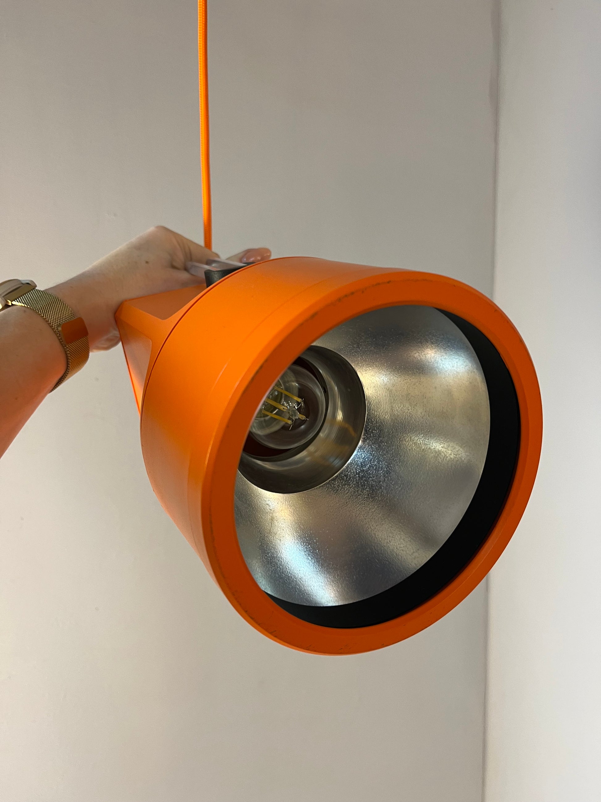 Strahler Unispot orange neu lackiert von Louis Poulsen