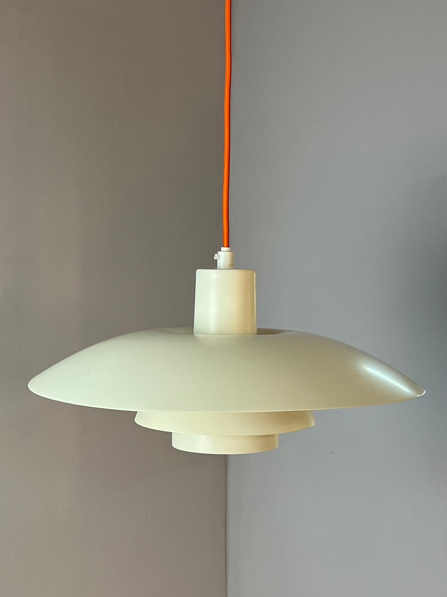 Lamellenlampe PH4 cremeweiß von Poul Henningsen für Louis Poulsen