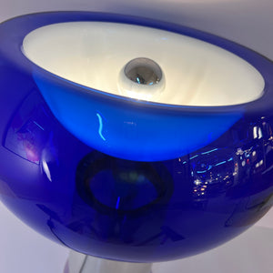 Tischlampe mit doppelwandigem Glasschirm königsblau von Doria