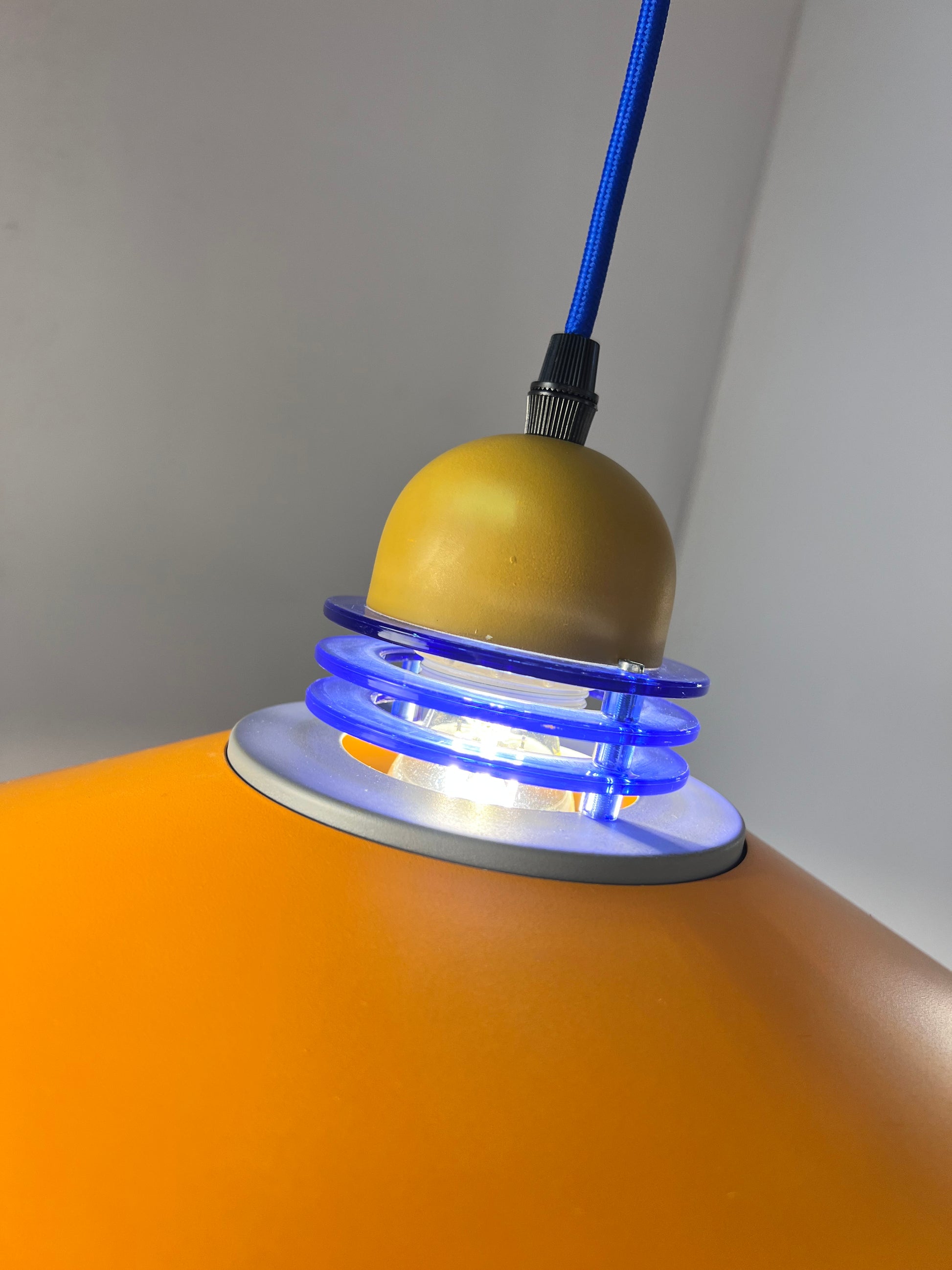 Hängelampe neu lackiert orange blau aus Dänemark