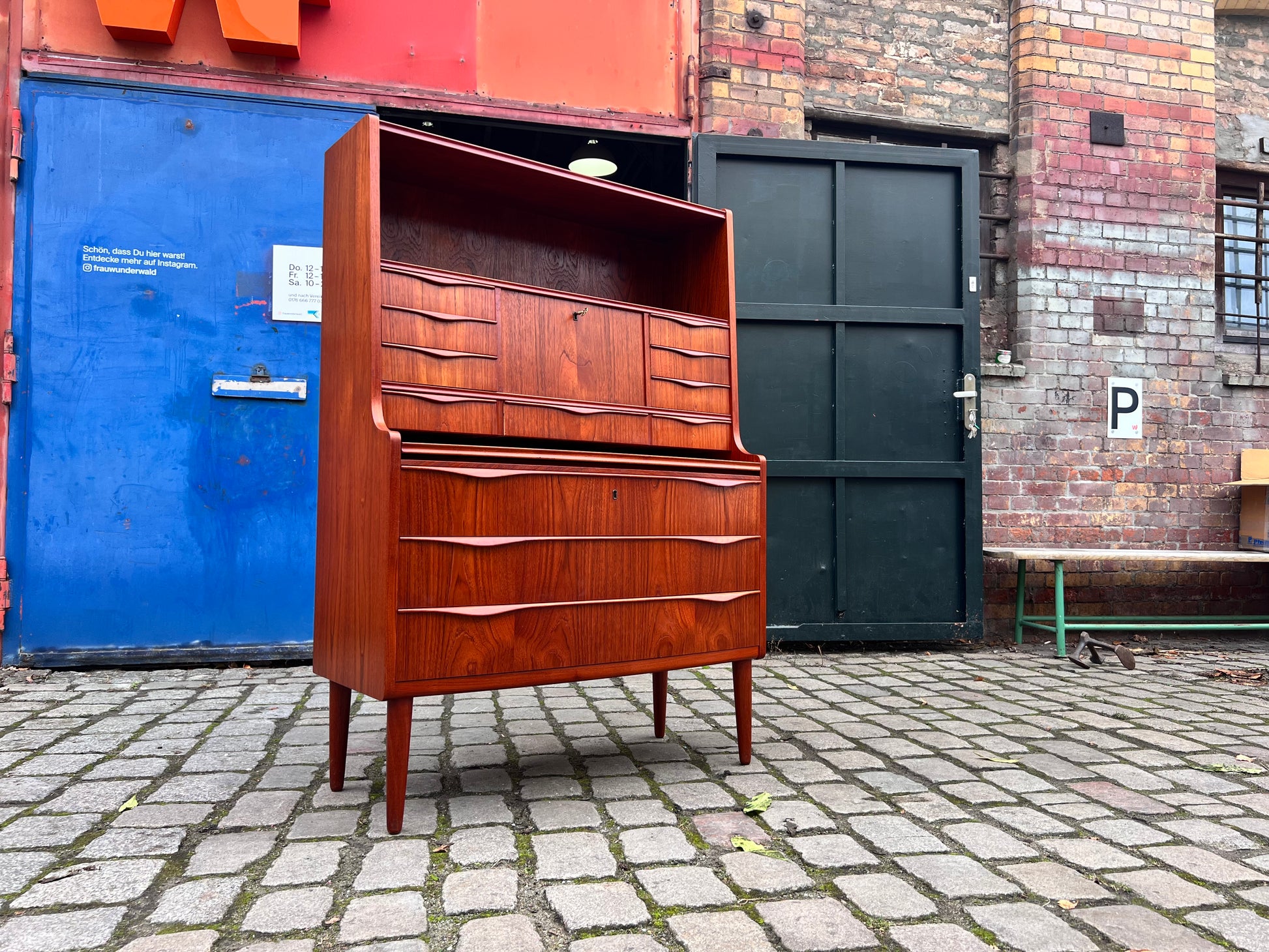 Halbrunder Sekretär Teak aus Dänemark