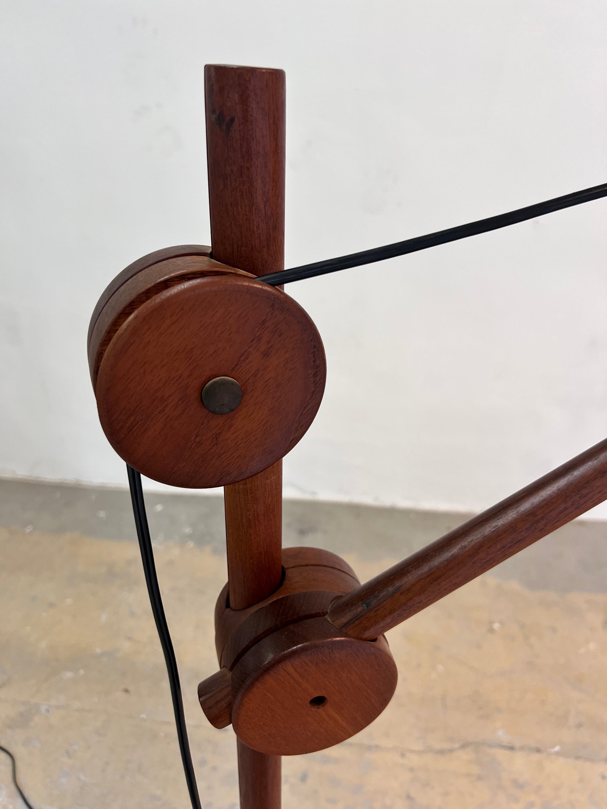 Stehlampe mit verstellbarem Arm & Gegengewicht aus Dänemark