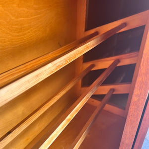 Schuhschrank Teak mit Messinggriffen aus Dänemark