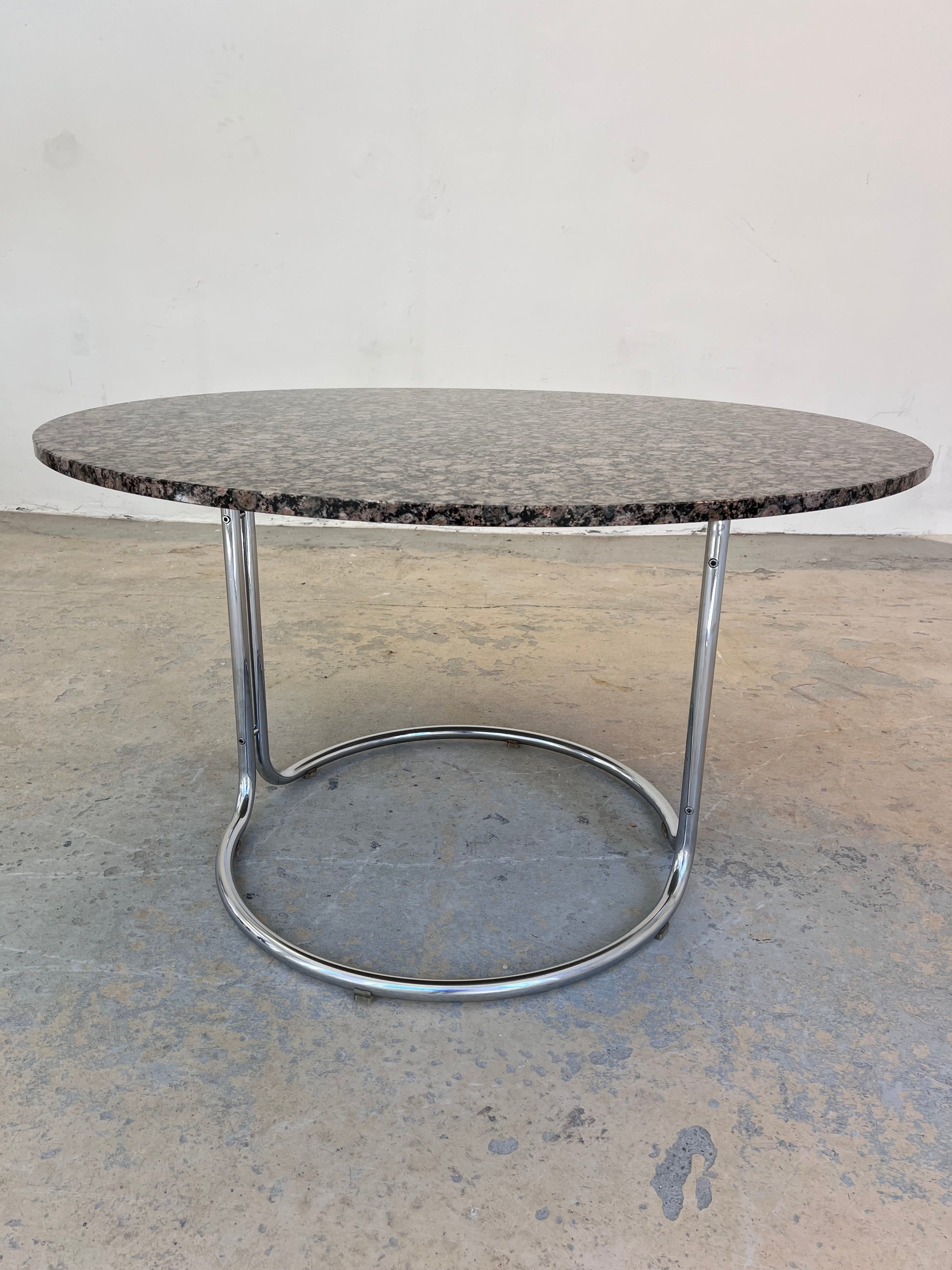 Runder Esstisch Granit Chrom von Giotto Stoppino