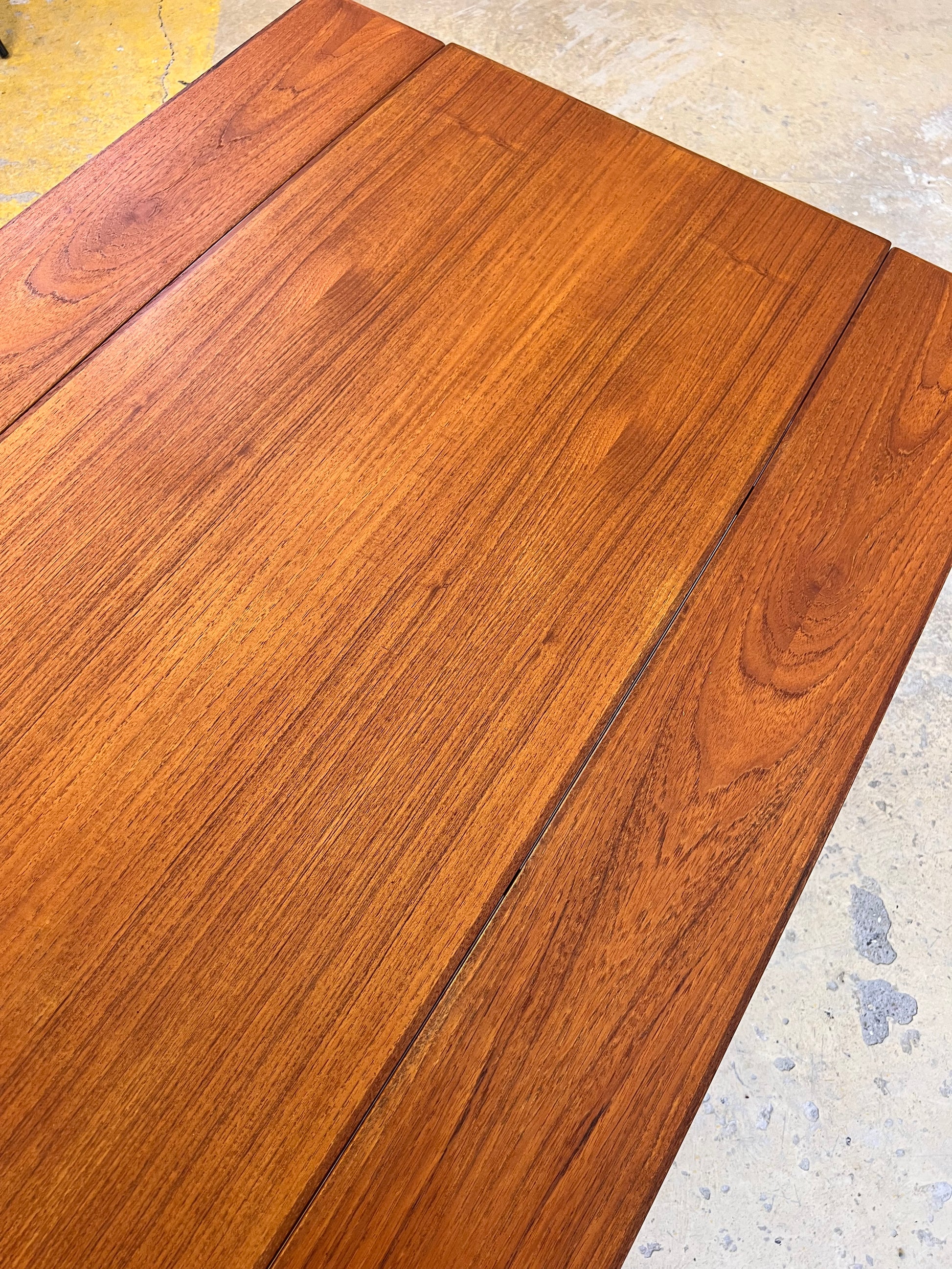 Ausziehbarer Couchtisch Teak mit Ablage