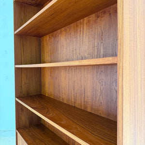 Bücherregal Teak mit Schiebetüren aus Dänemark