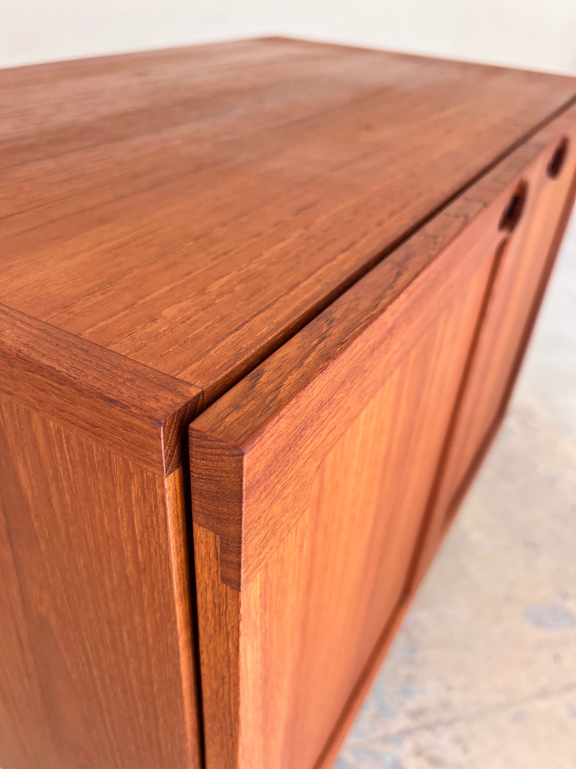 Kommode Teak mit Flügeltüren & neuen Chromfüßen von H. W. Klein für Bramin