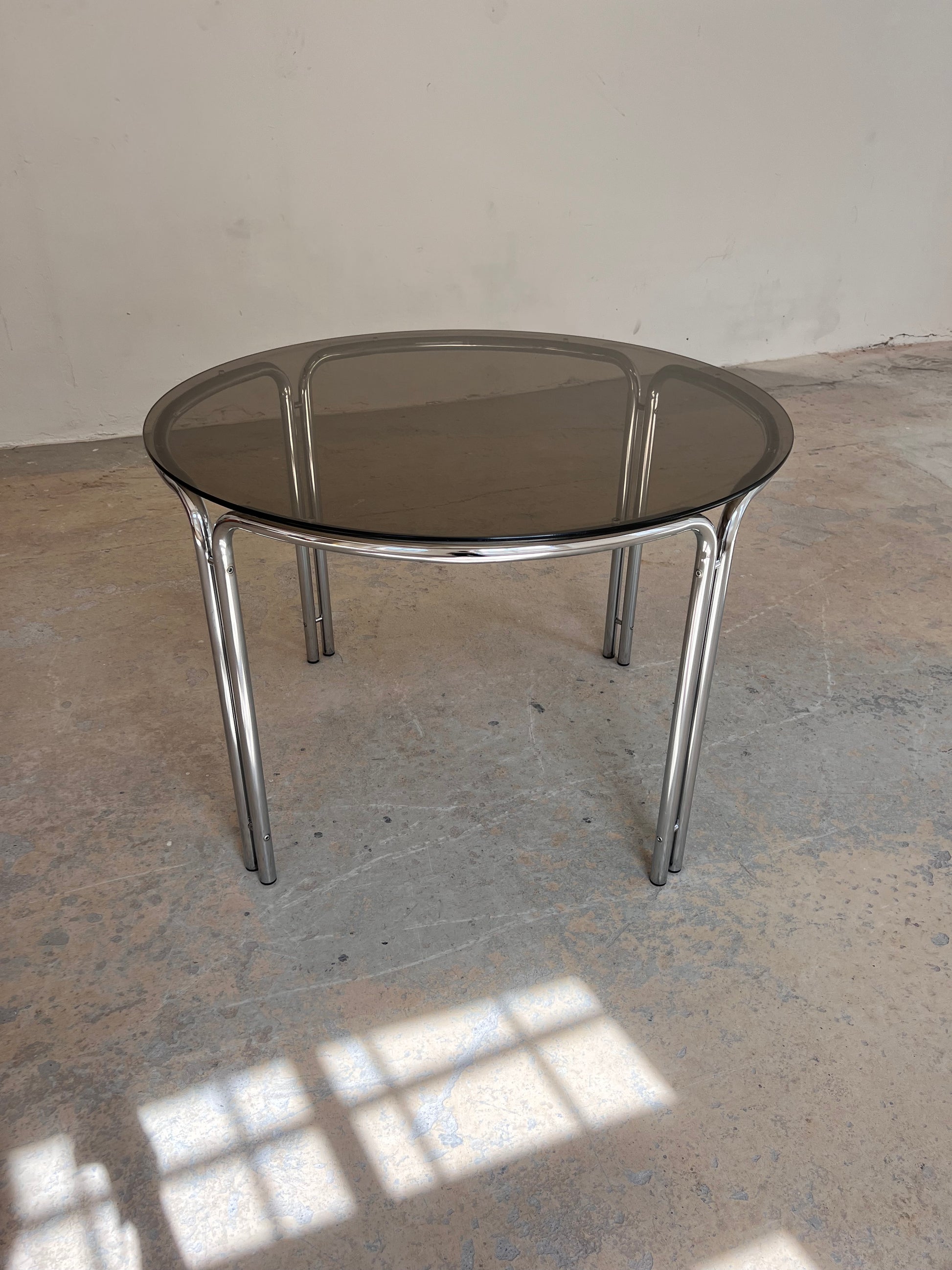 Runder Esstisch Chrom & getöntes Glas