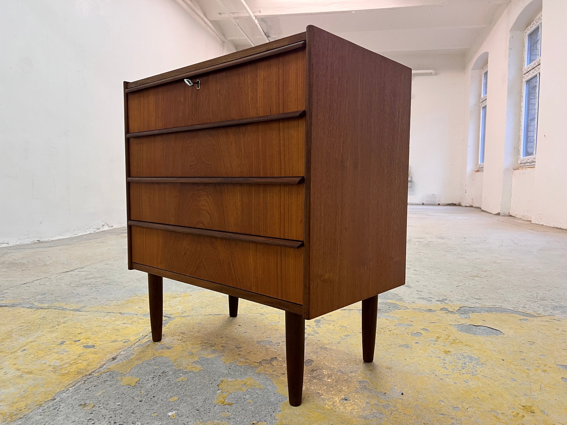 Kommode Nachtschrank Teak mit Schloss aus Dänemark