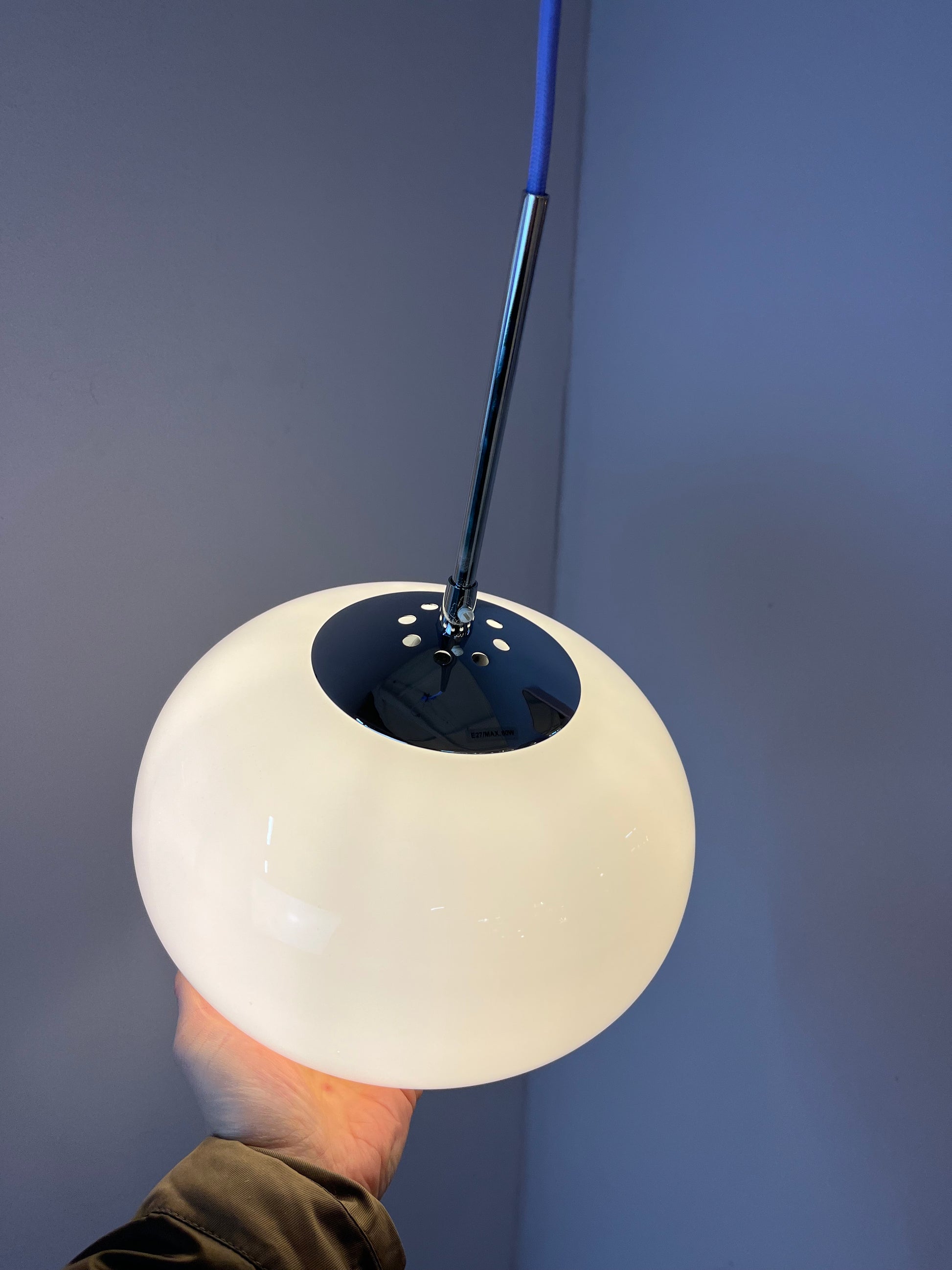 Hängelampe weiß Glas Chrom mit Stab