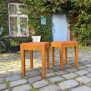 Hocker Eiche mit roter Sitzfläche aus Dänemark