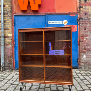Vitrine Teak mit Hairpin Legs