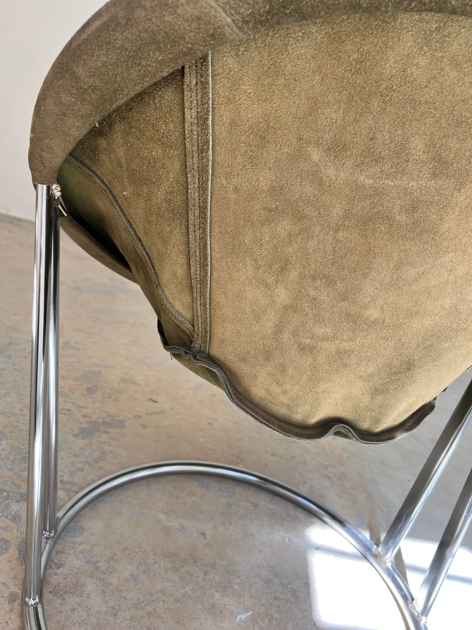 Balloon Sessel Modell Sling grün Wildleder von Lusch & Co