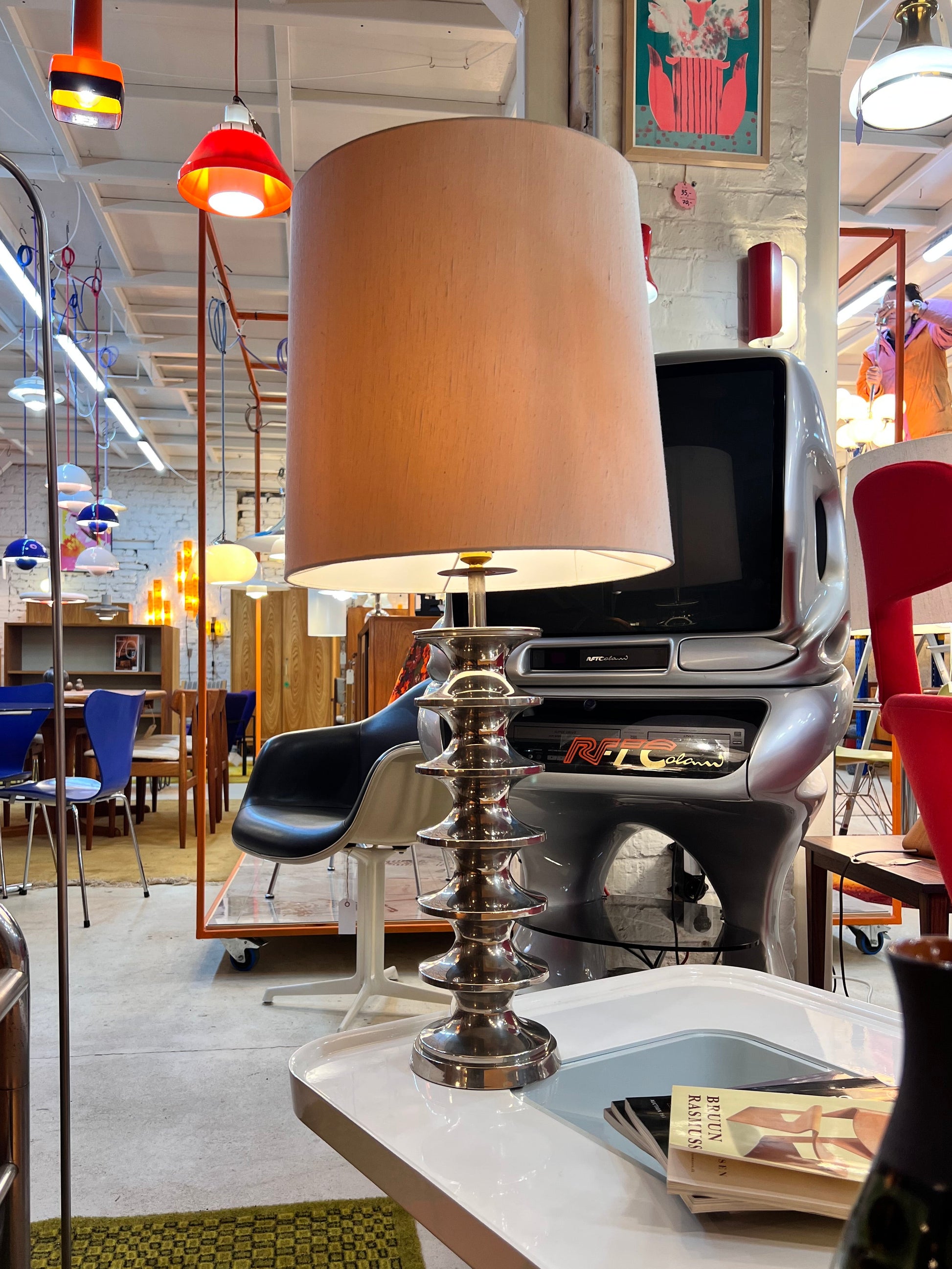 Space Age Tischlampe Metall mit Schirm aus Rohseide