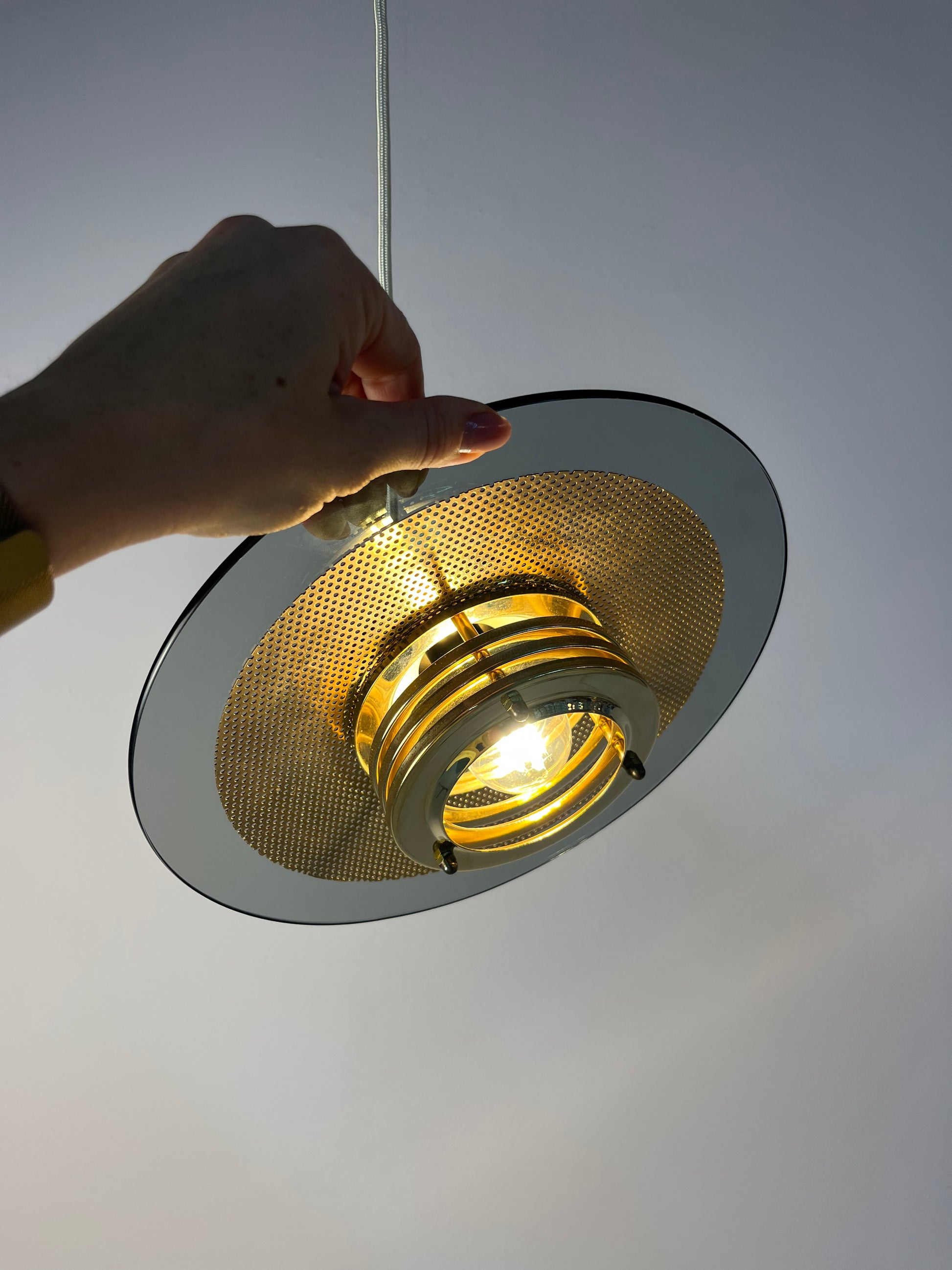 Kleine Hängelampe Rauchglas Messing von Jan Eskil Eskilsson für Belid