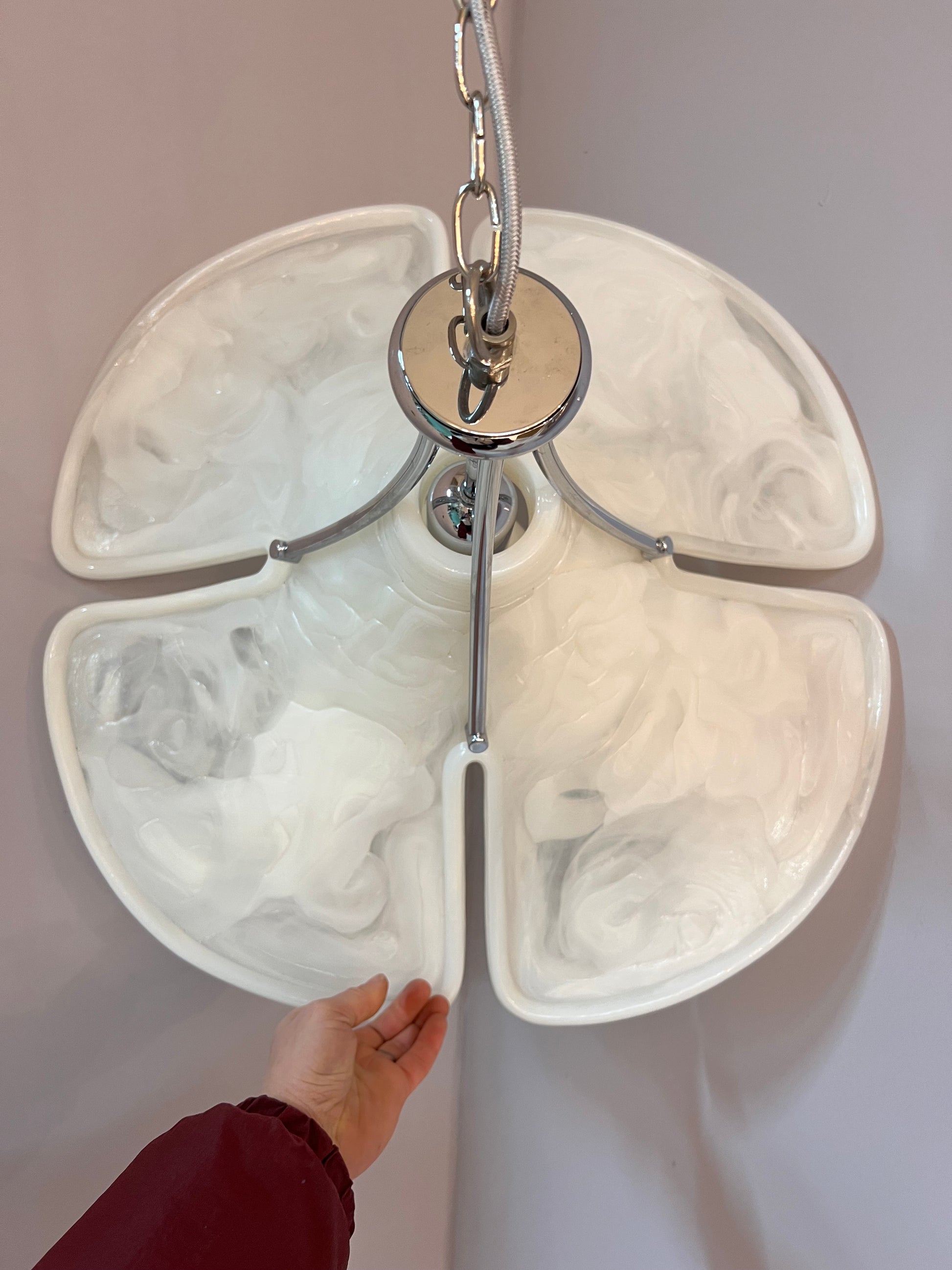 Hängelampe Blume weiß Chrom Kunststoff handgearbeitet von COSACK