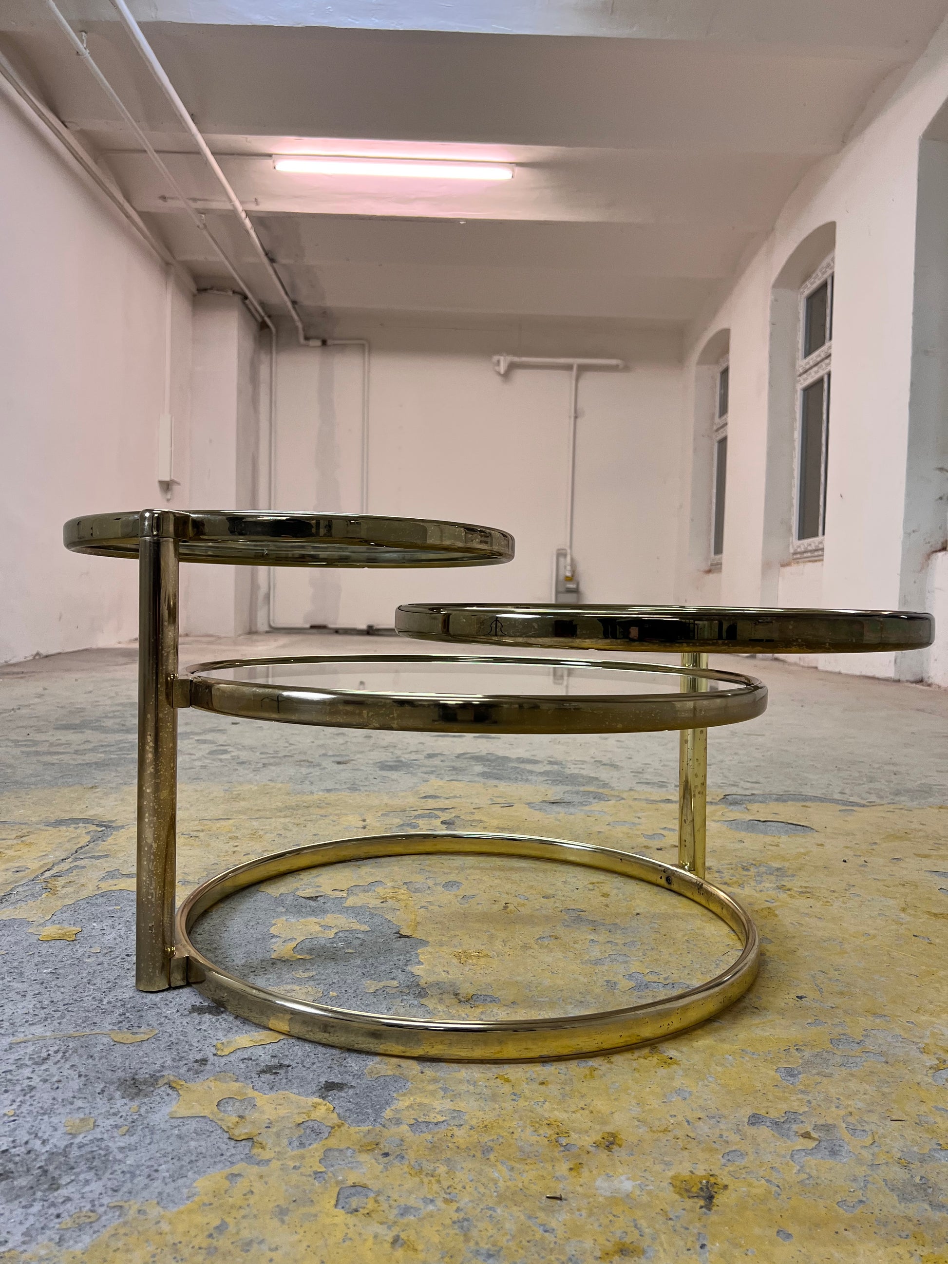 Runder Couchtisch Messing Glas mit drehbaren Tischplatten