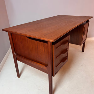Schreibtisch „Boomerang“ Teak von IMHA Möbel
