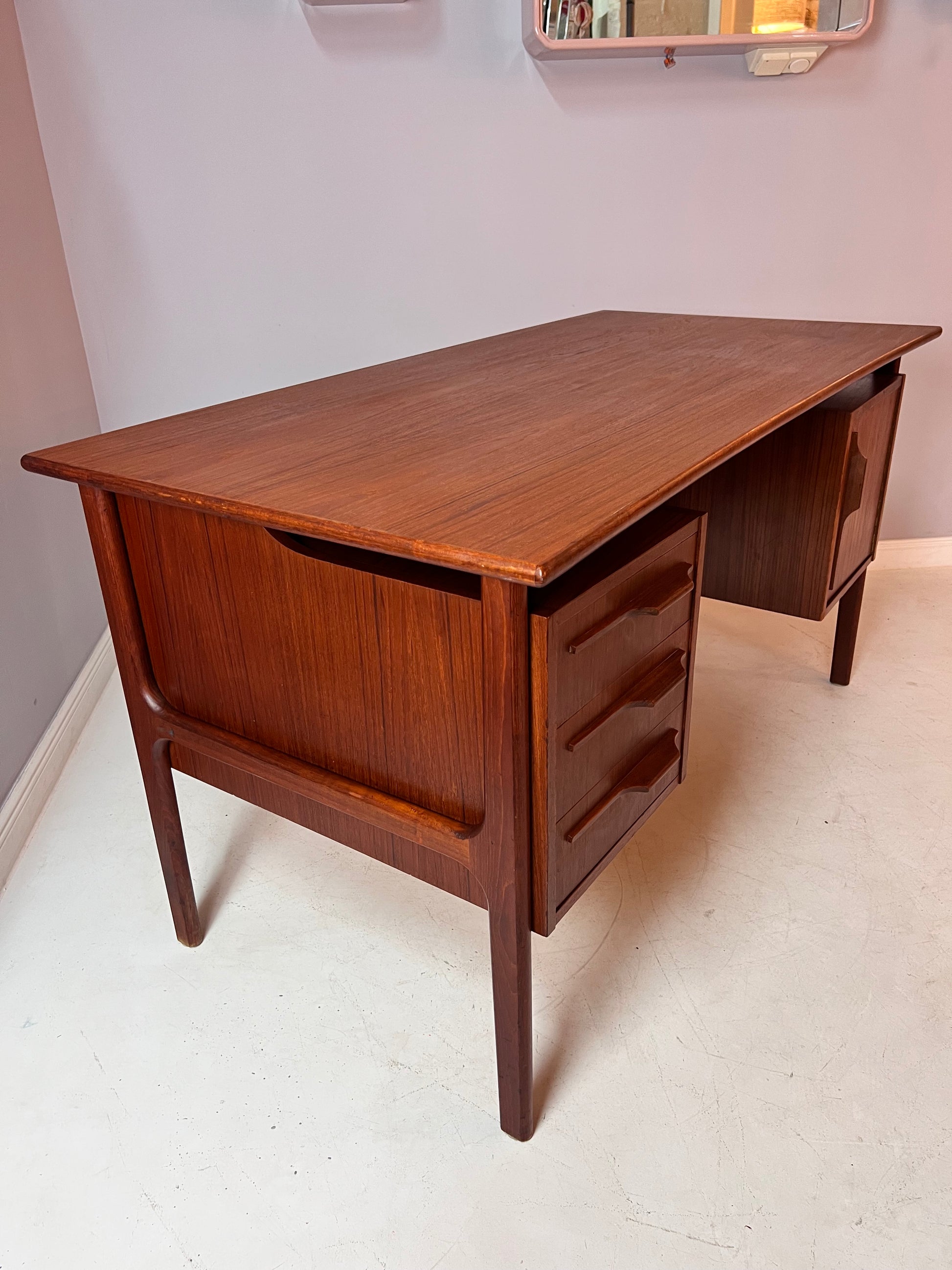 Schreibtisch „Boomerang“ Teak von IMHA Möbel