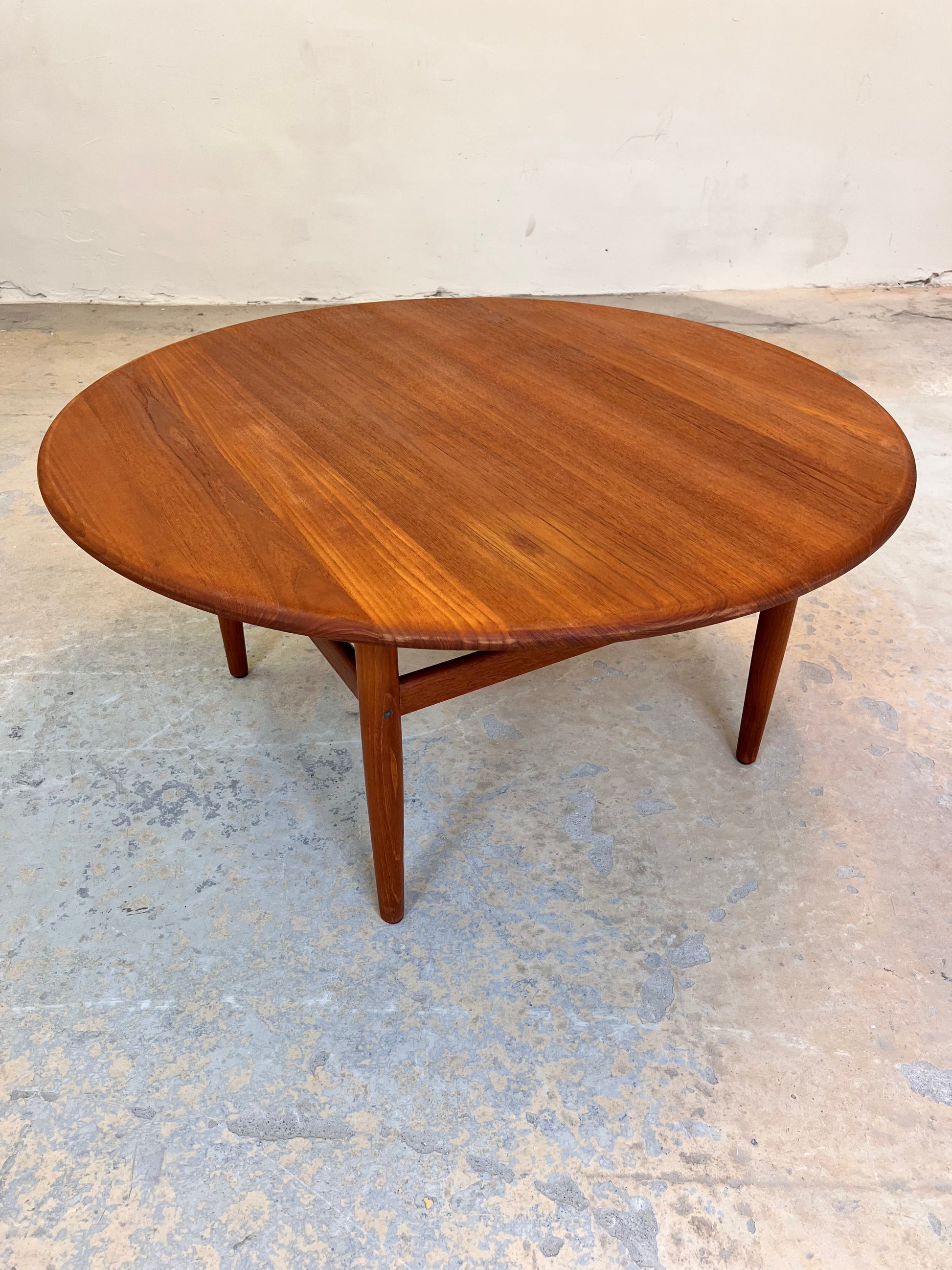 Runder Couchtisch Teak von Niels Bach