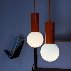 Set: 2x Hängelampe orange mit Opalglas Globus