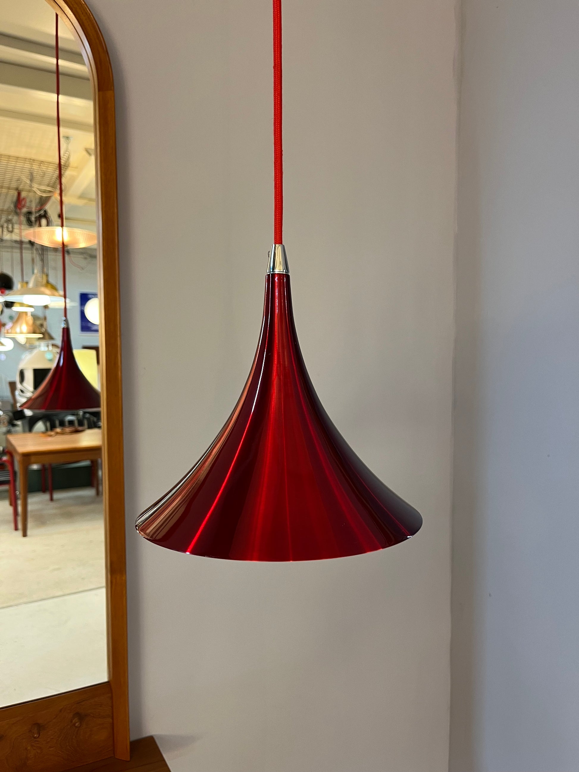 Trompetenlampe rot von Rada Darø