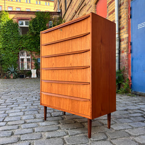 Kommode Teak mit durchgängigen Griffen & Schloss aus Dänemark