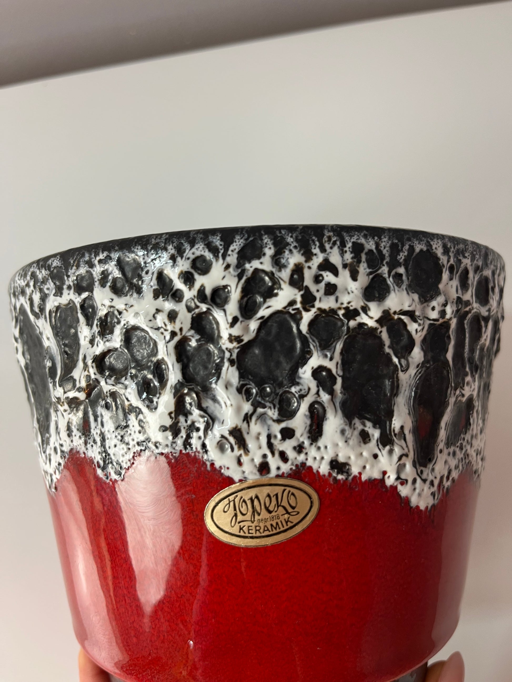 Blumentopf Fat Lava rot weiß von Jopeko Keramik