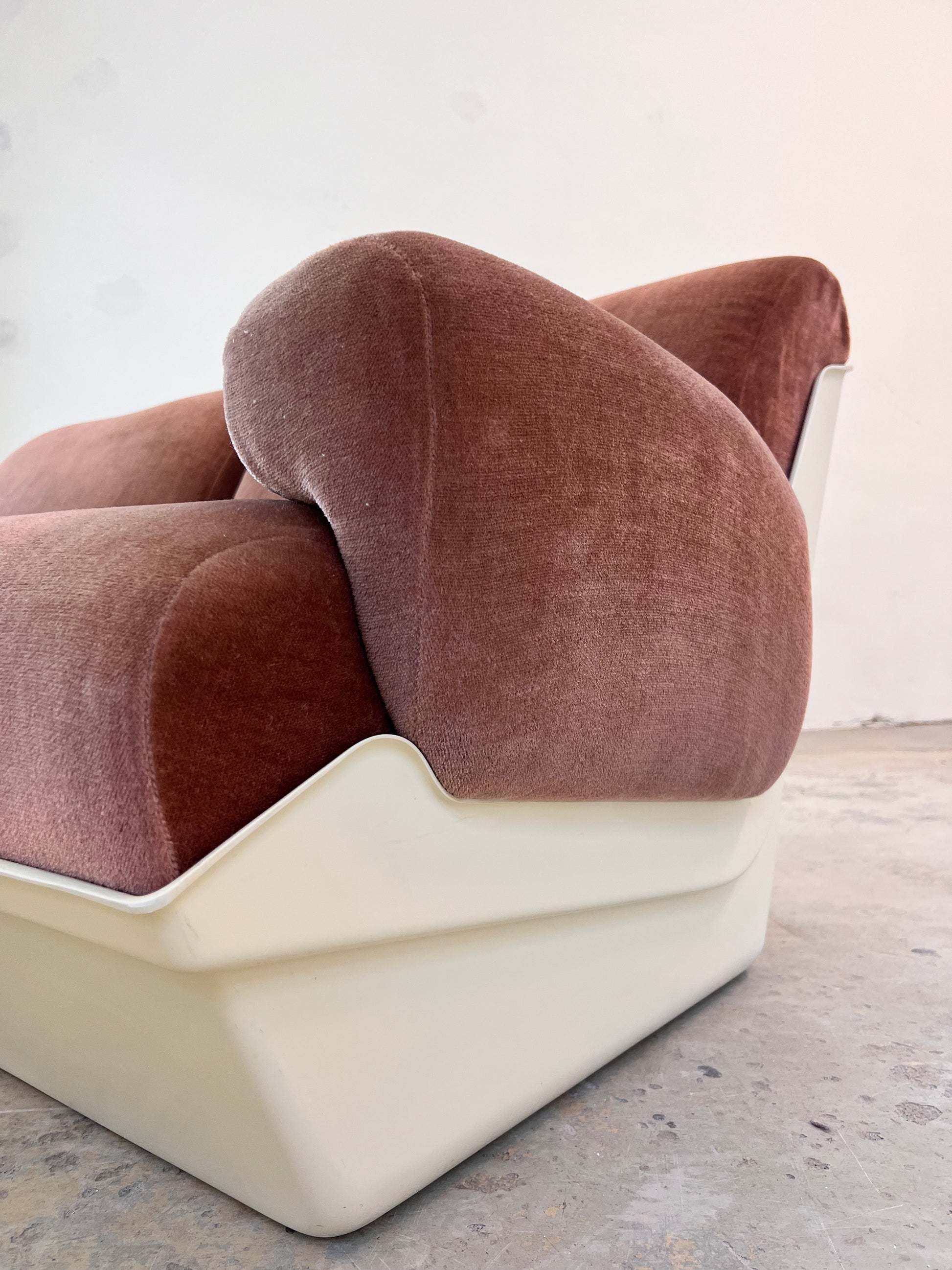 Modularer Schalensessel rosa Samt & Kunststoff