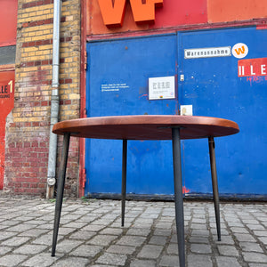 Esstisch Niels Bach mit Füßen von Natural Goods Berlin