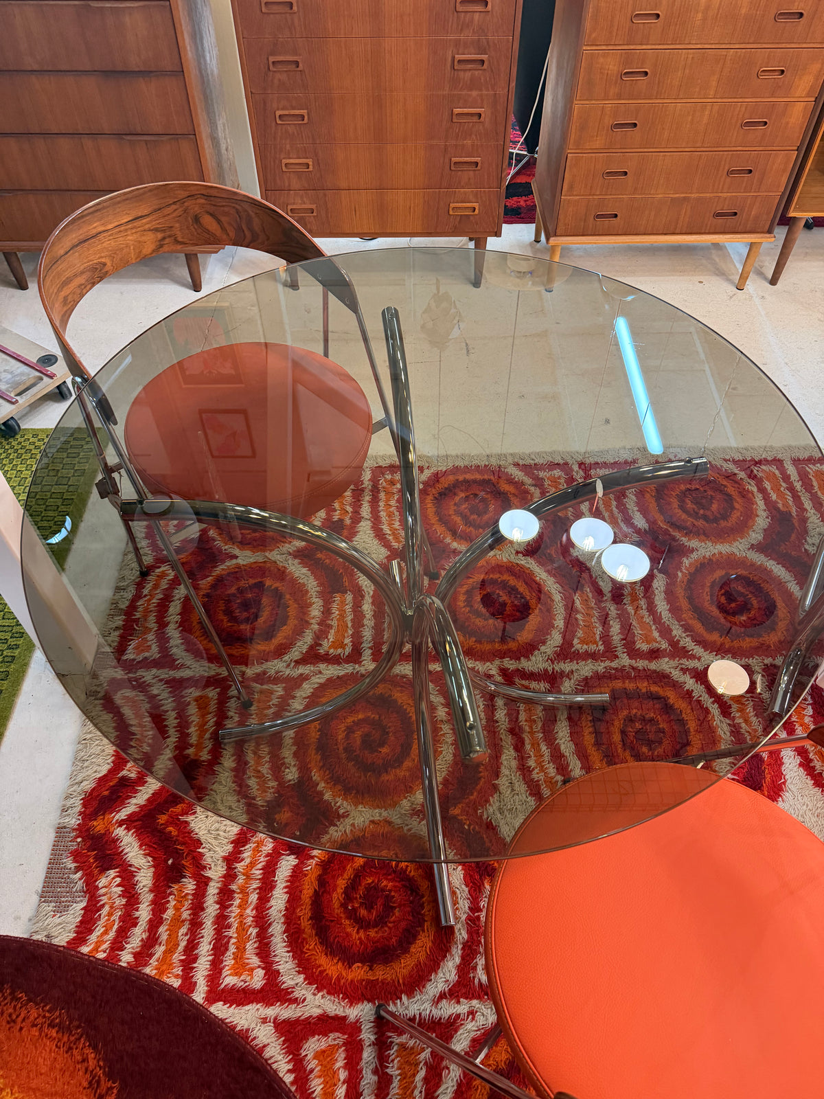 Runder Esstisch Chrom & Rauchglas