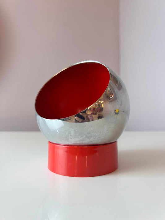 Kugelaschenbecher mit magnetischer Schale rot Chrom von Quist