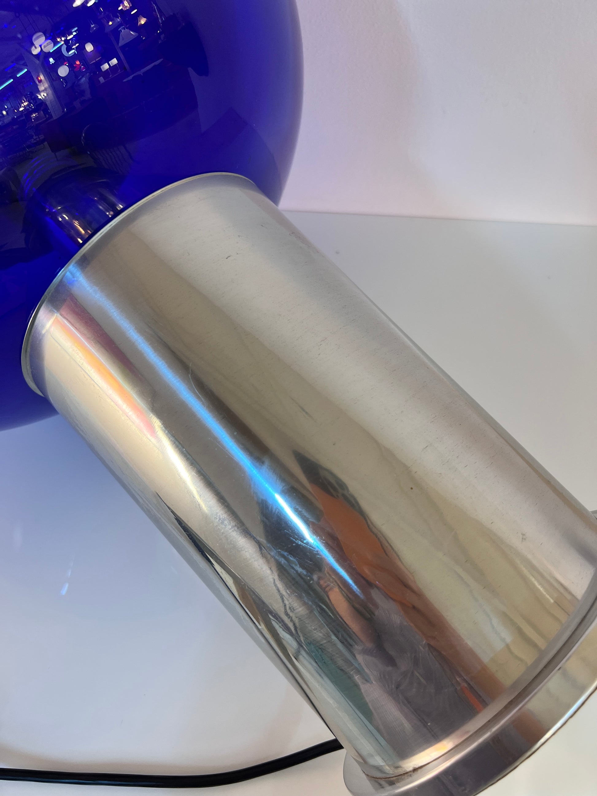Tischlampe mit doppelwandigem Glasschirm königsblau von Doria